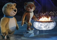 Video: Gấu Bắc Cực rơi lệ thổi tắt ngọn đuốc Olympic Sochi 2014 Video: Gấu Bắc Cực rơi lệ thổi tắt ngọn đuốc Olympic Sochi 2014
